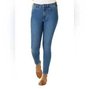 {Wrangler} High Rise unforgettable Skinny Jeans - Size 18 (Medium Wash)